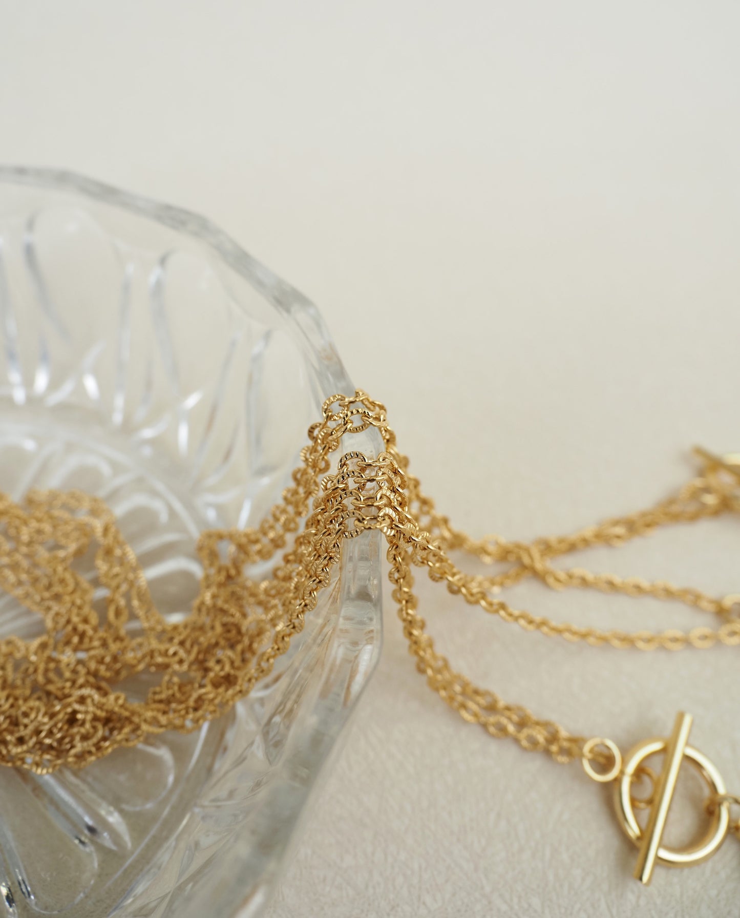 Collier CHARLENE / pendentif cartes de tarot / fermoir toggle / acier inoxydable doré