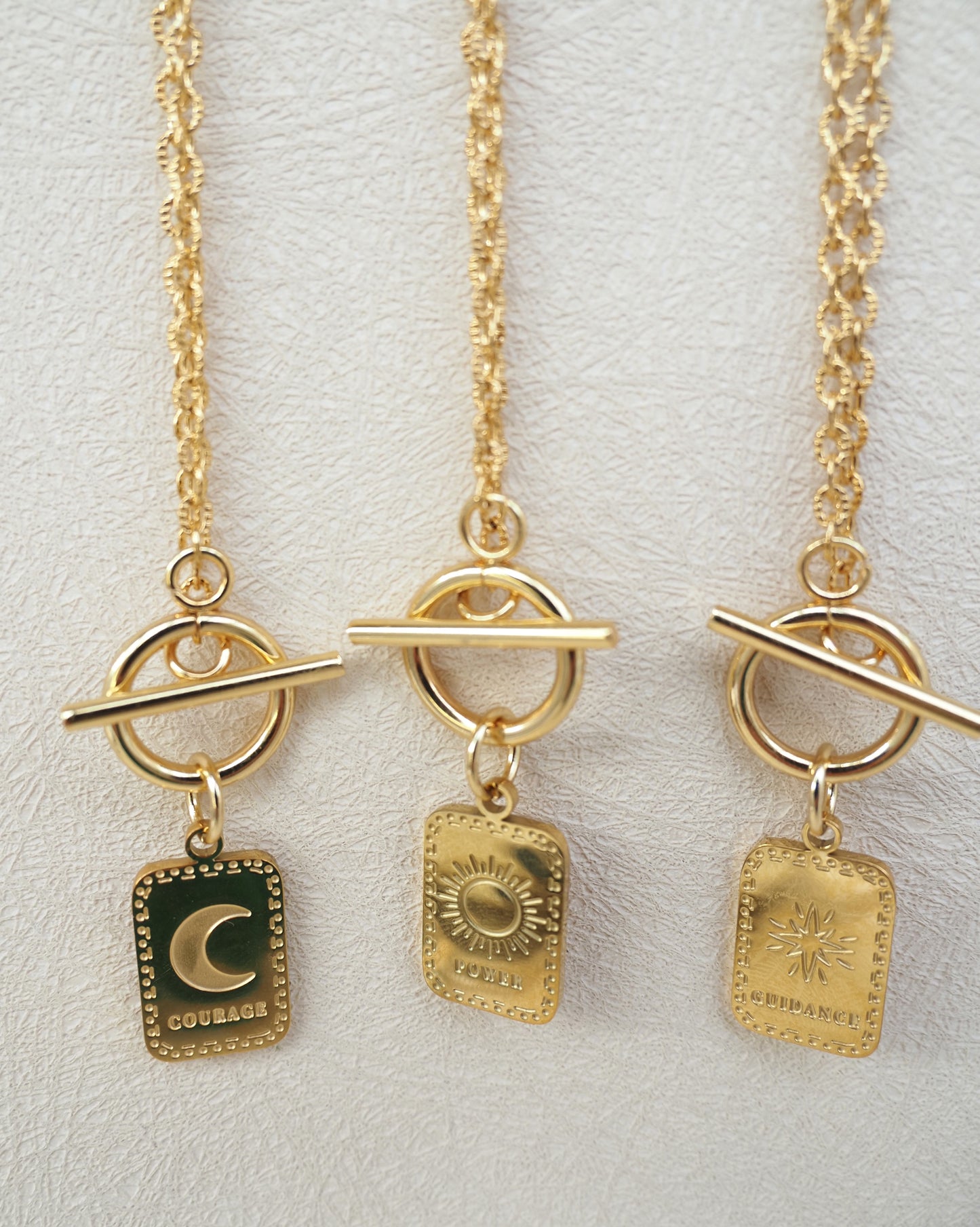 Collier CHARLENE / pendentif cartes de tarot / fermoir toggle / acier inoxydable doré