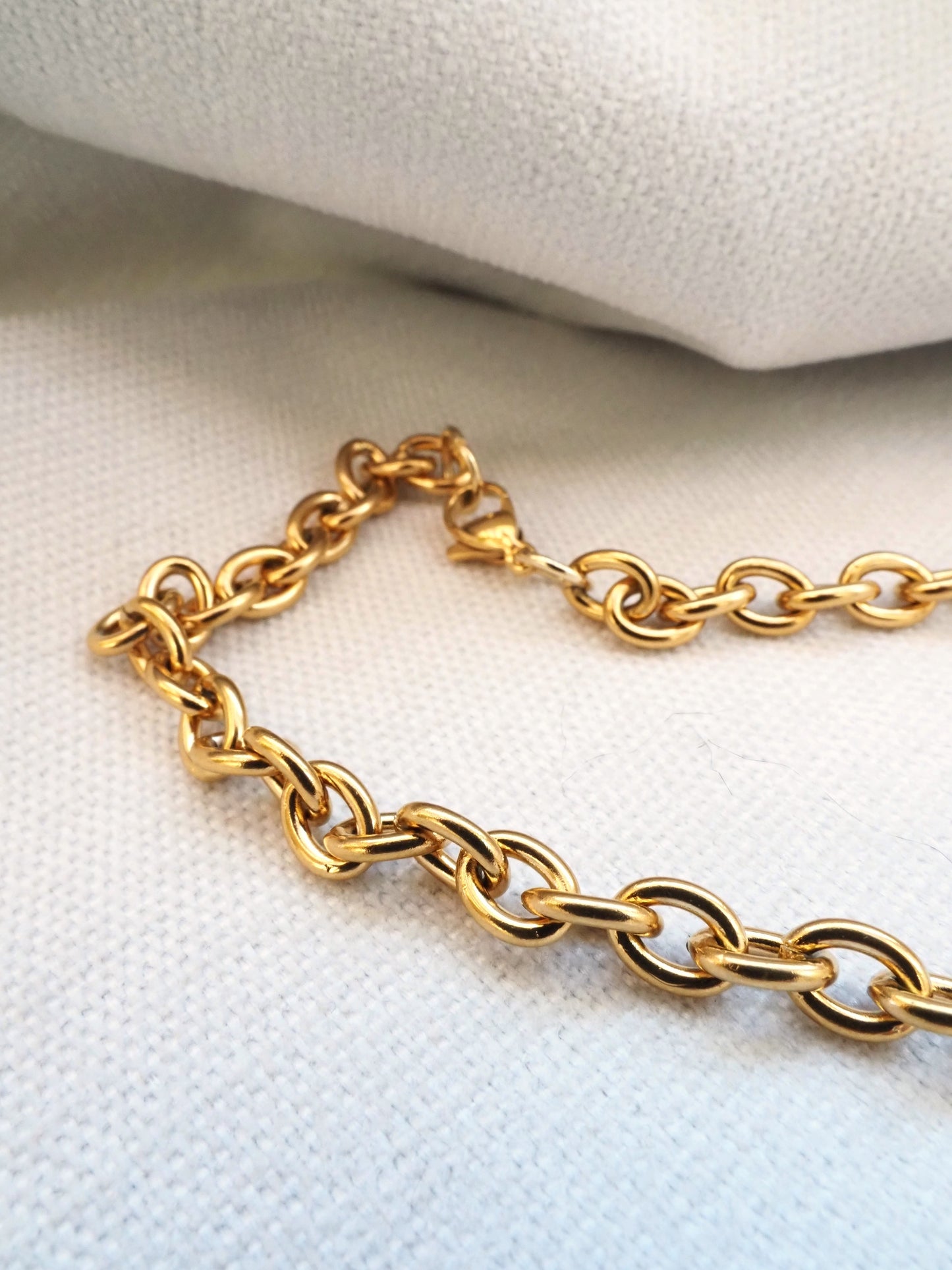 Collier FLORENCE / breloques rondes / chaîne acier inoxydable dorée