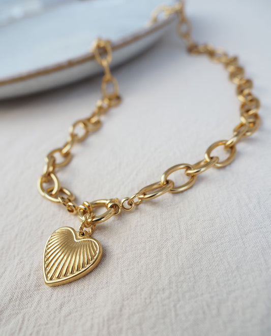 Collier LISA / chaîne maille ovale / pendentif coeur / acier inoxydable doré