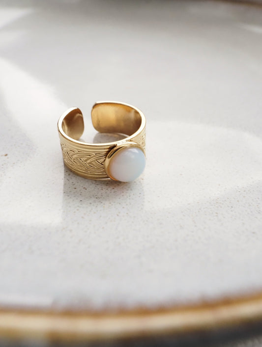 Bague manchette ajustable LINDSAY / pierre fine et acier inoxydable doré