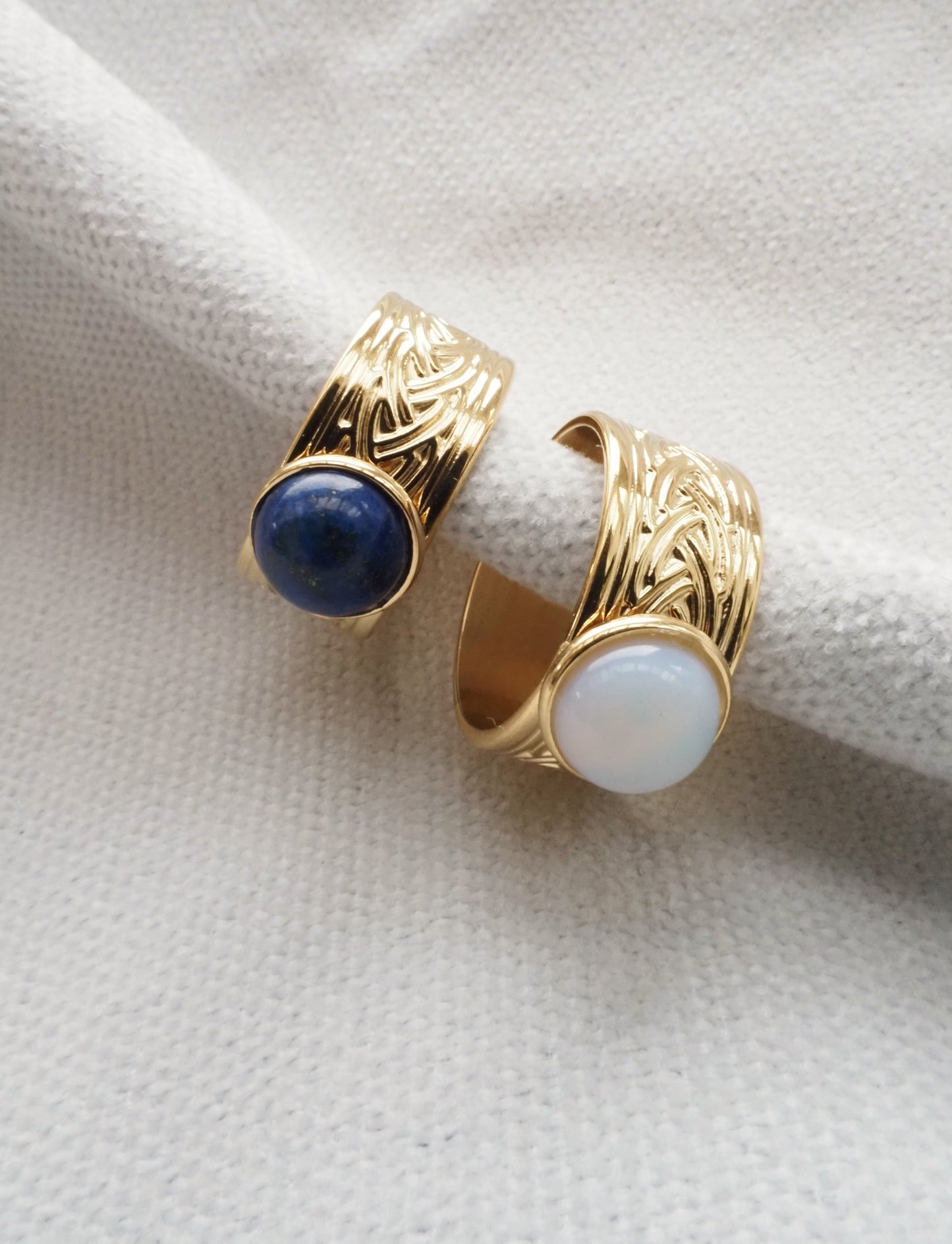 Bague manchette ajustable LINDSAY / pierre fine et acier inoxydable doré