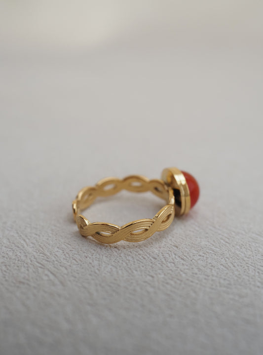 Bague ajustable ASHLEY - Acier inoxydable doré tressé et pierre fine cornaline