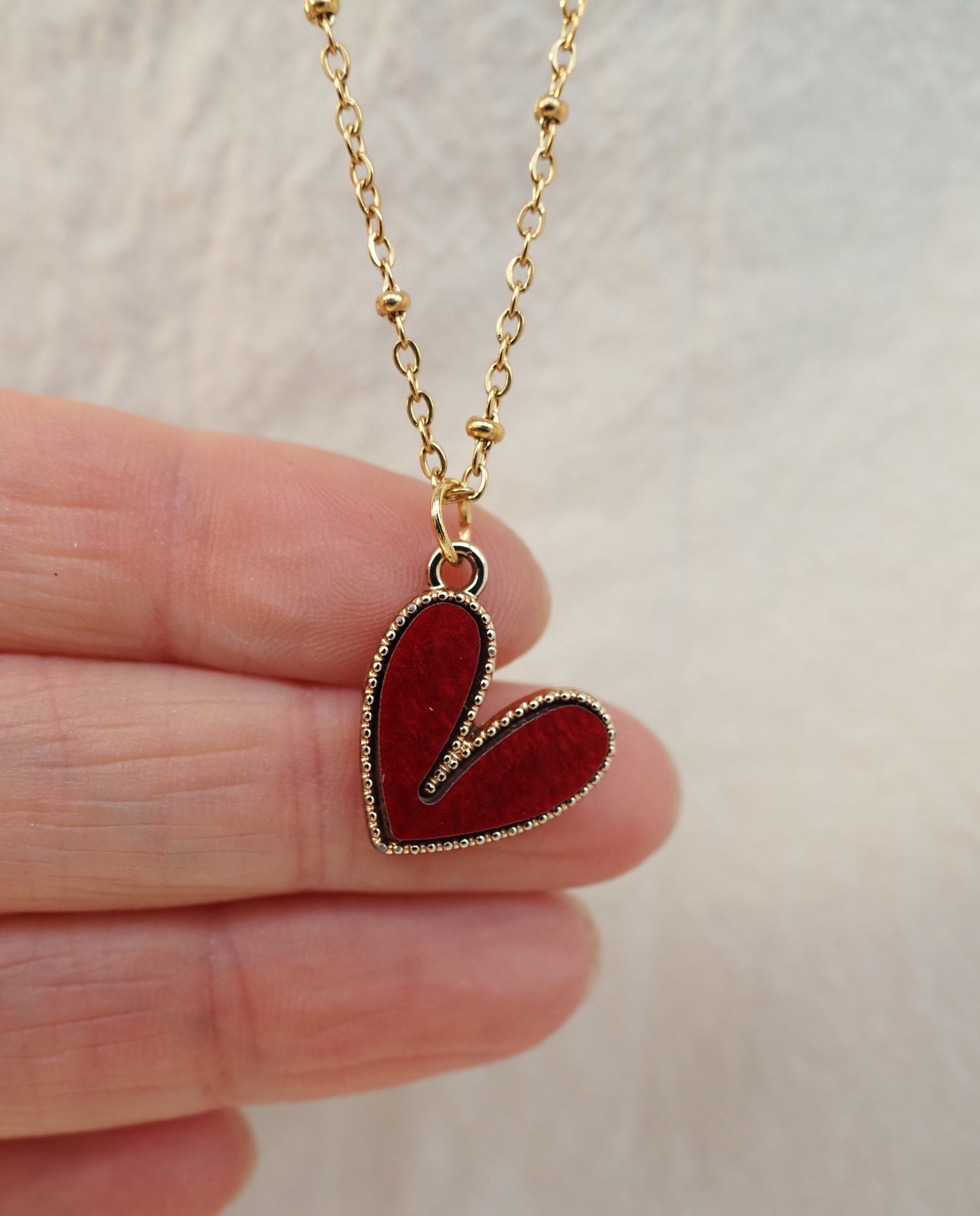 JODIE-Halskette / roter Herzanhänger / schicke goldene Edelstahlkette