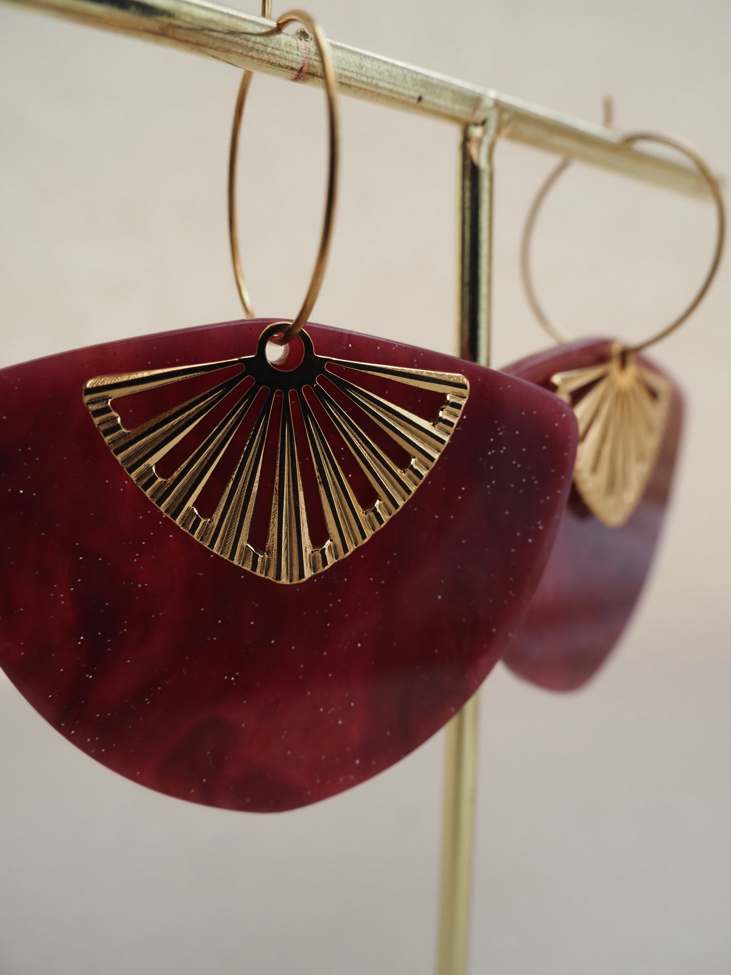 Boucles d’oreilles créoles CLEO – Acier inoxydable doré & pendants éventail pailletés