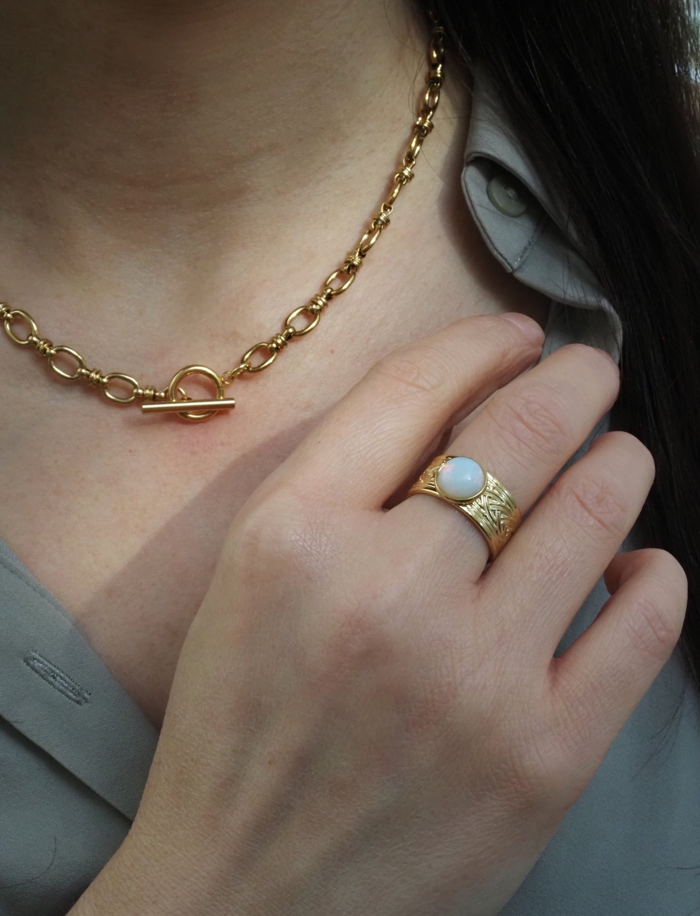 Bague manchette ajustable LINDSAY / pierre fine et acier inoxydable doré