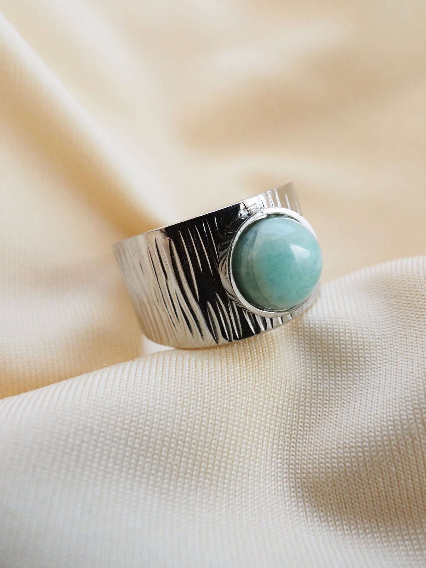 Bague large AVA – Acier inoxydable argenté, cabochon en pierre fine amazonite