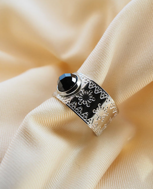 Bague ajustable MAJA l Acier inoxydable argenté et pierre fine spinelle facettée