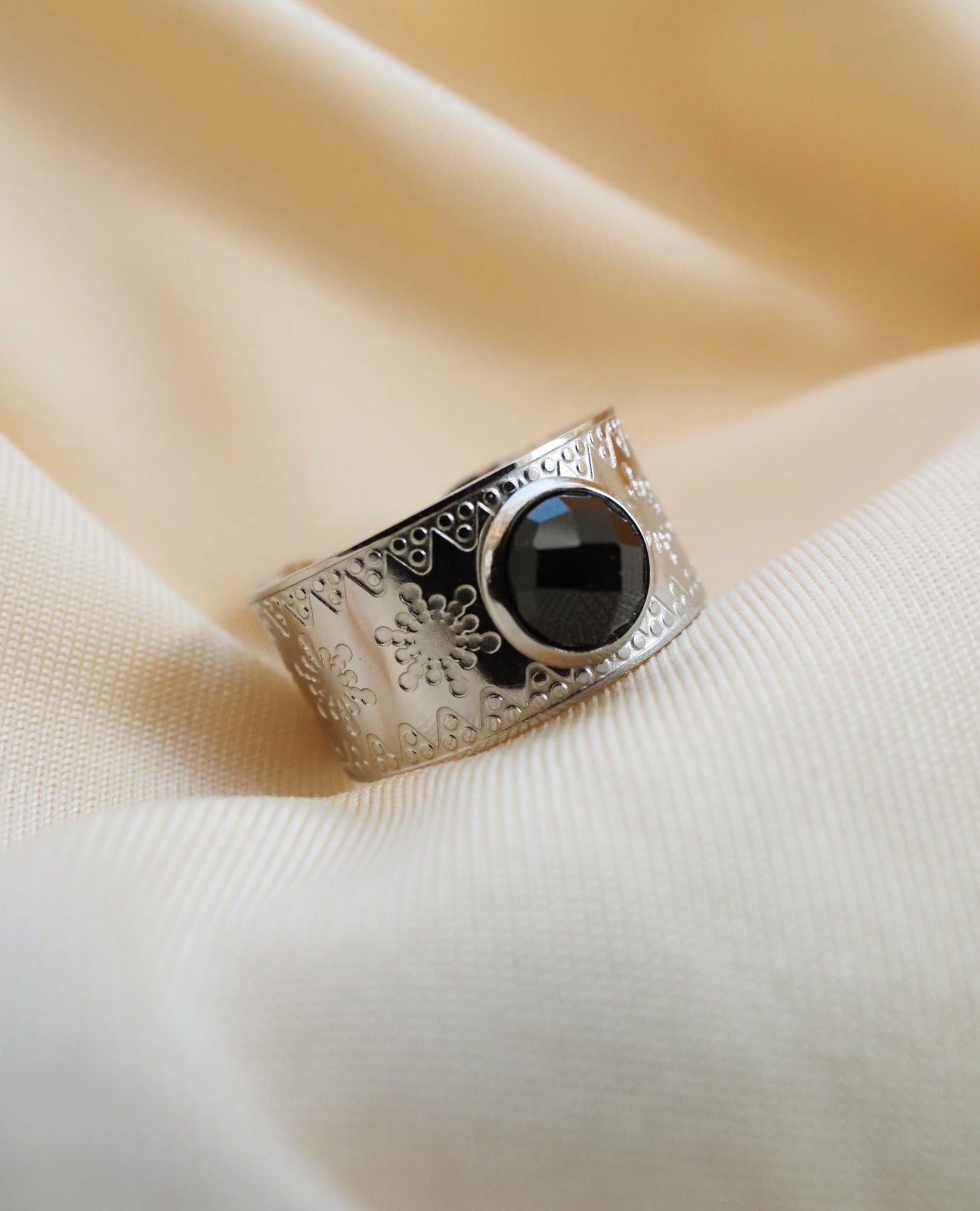 Bague ajustable MAJA l Acier inoxydable argenté et pierre fine spinelle facettée