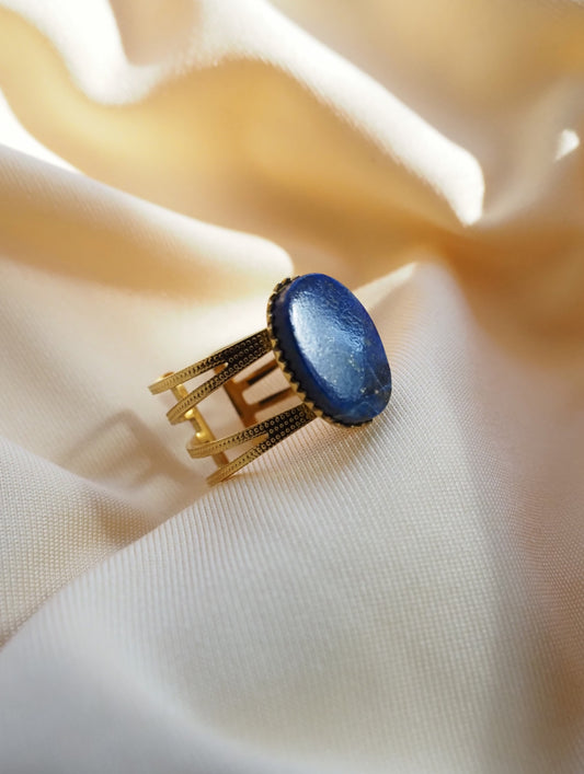 Bague ajustable GINETTE – Acier inoxydable doré et Lapis Lazuli