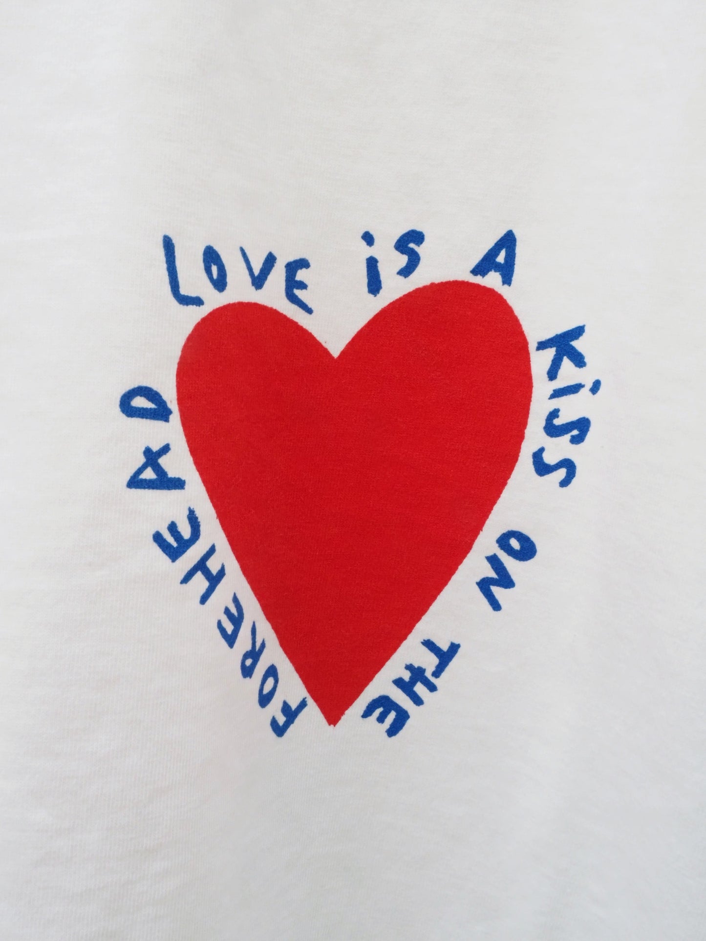 T-shirt Oversize Blanc - Love is a Kiss - Cœur Rouge