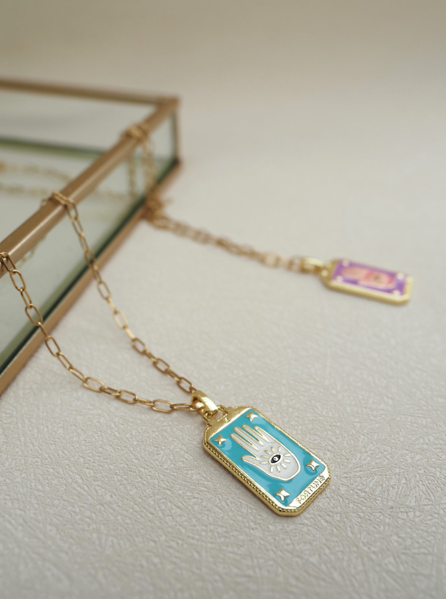 Collier REBECCA / chaîne acier inoxydable dorée / pendentif carte de tarot