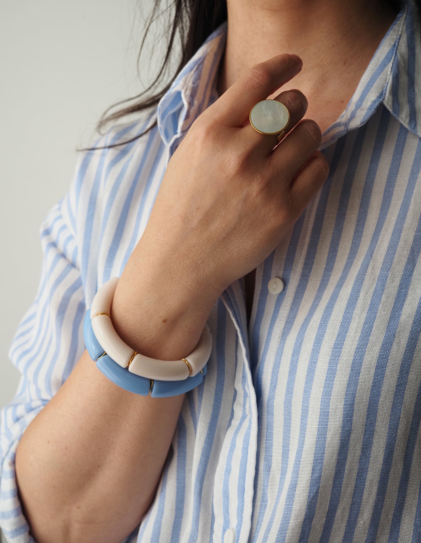 Bague ajustable MATHILDE - Acier inoxydable doré et cabochon en nacre