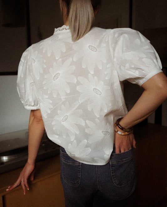 Blouse brodée fleurs col macramé - Elégance bohème