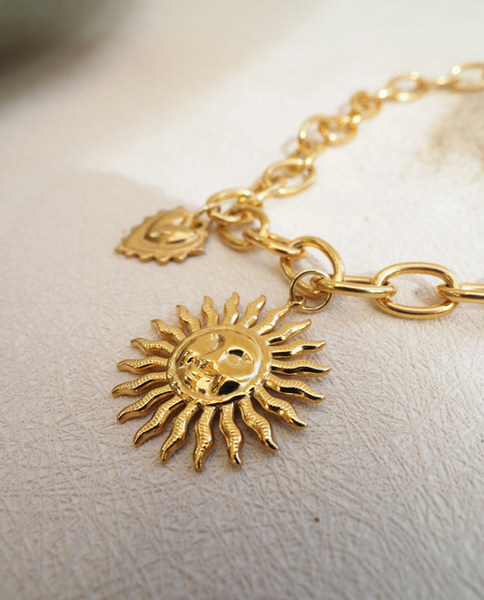 Collier LAURINE / chaîne maille ovale / pendentifs soleil scarabée coeur / acier inoxydable doré