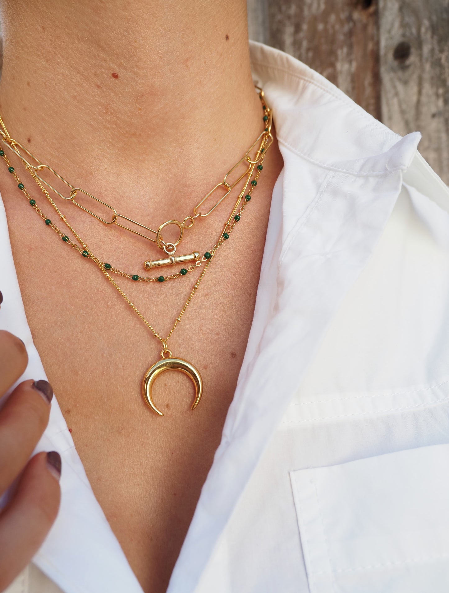 Collier AURORA / fine chaîne perles epoxy colorées / acier inoxydable doré