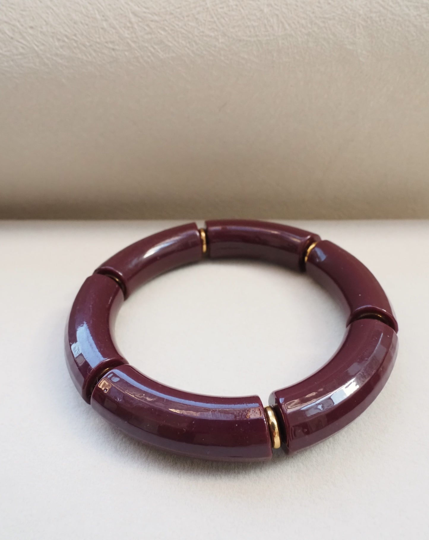 CELINE 2 elastisches Armband / große gebogene Röhrenperlen aus Acrylharz