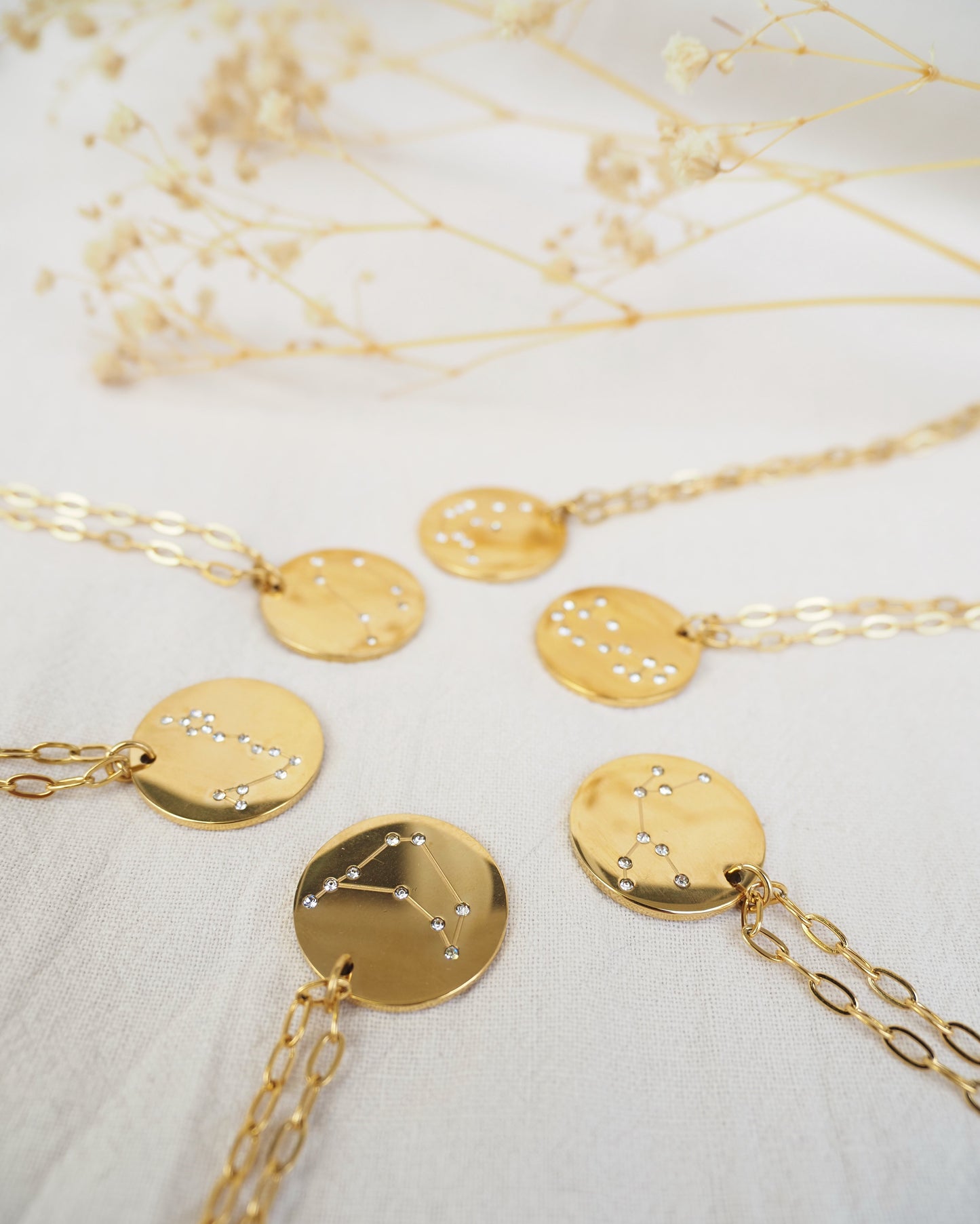ERINA-Halskette / goldene Edelstahlkette / graviertes Sternbild