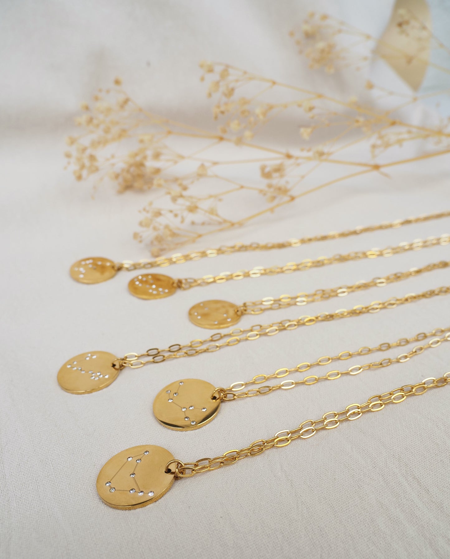 ERINA-Halskette / goldene Edelstahlkette / graviertes Sternbild