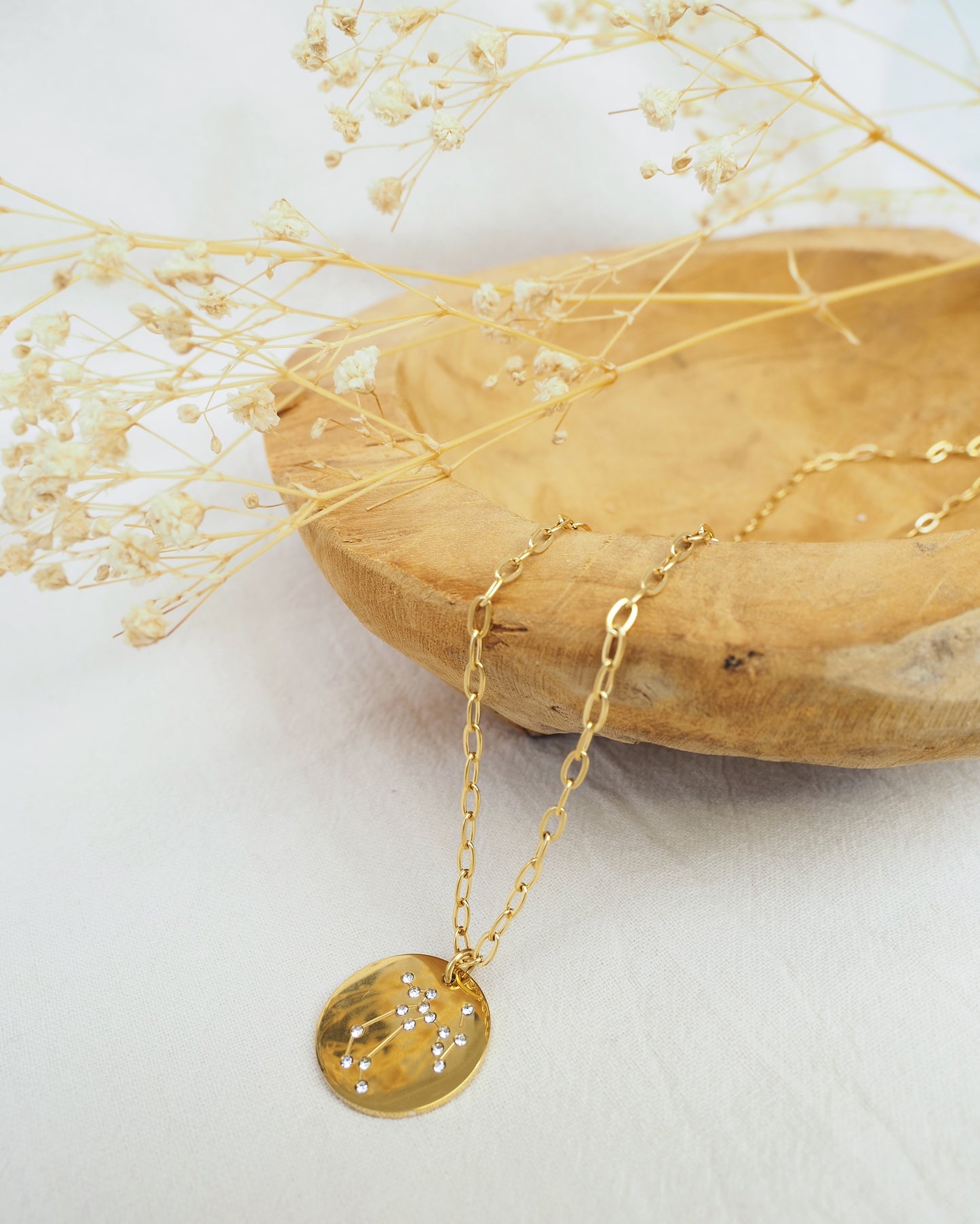 ERINA-Halskette / goldene Edelstahlkette / graviertes Sternbild