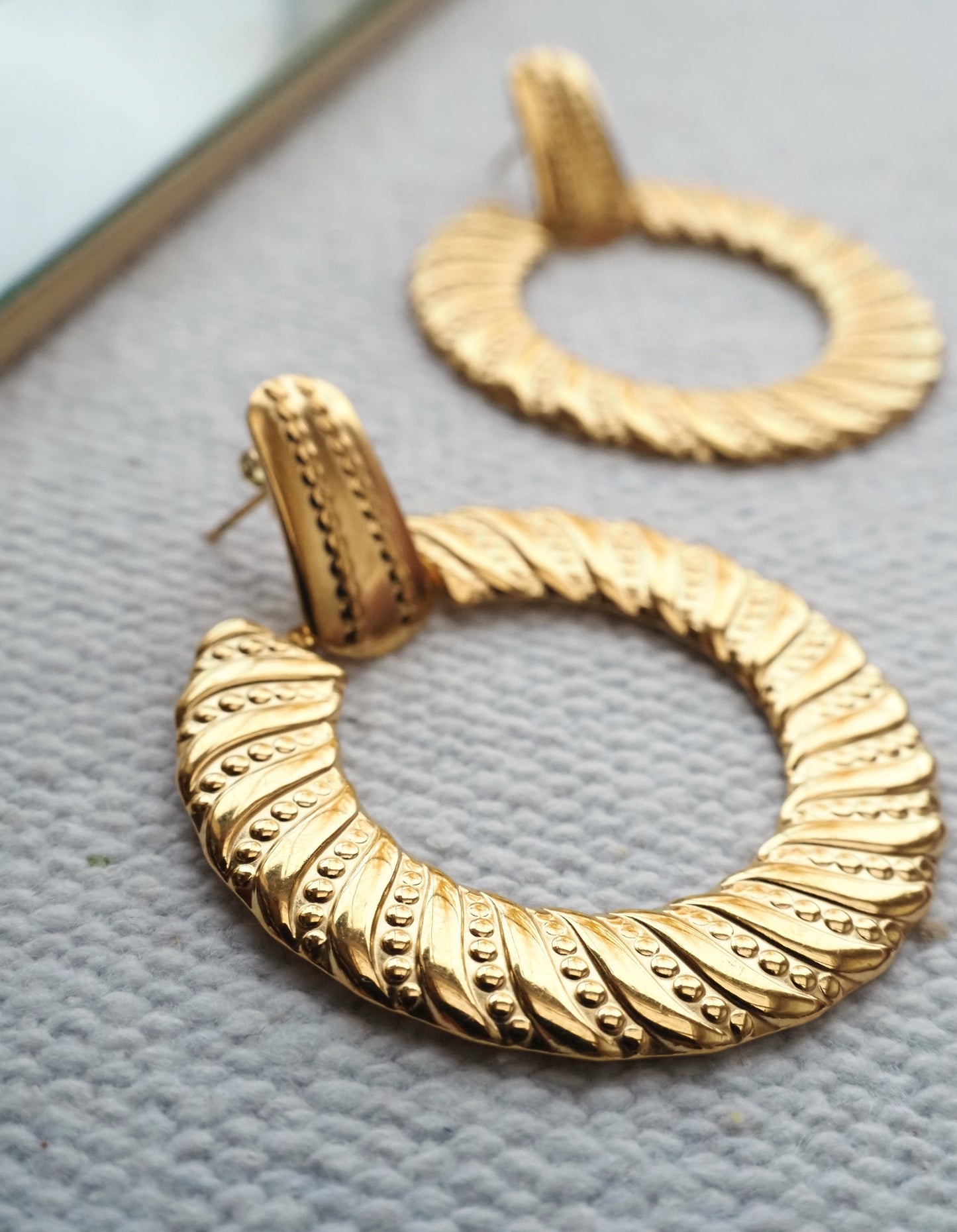 BRIANNA Ohrringe / gedrehte Goldringe / Edelstahl