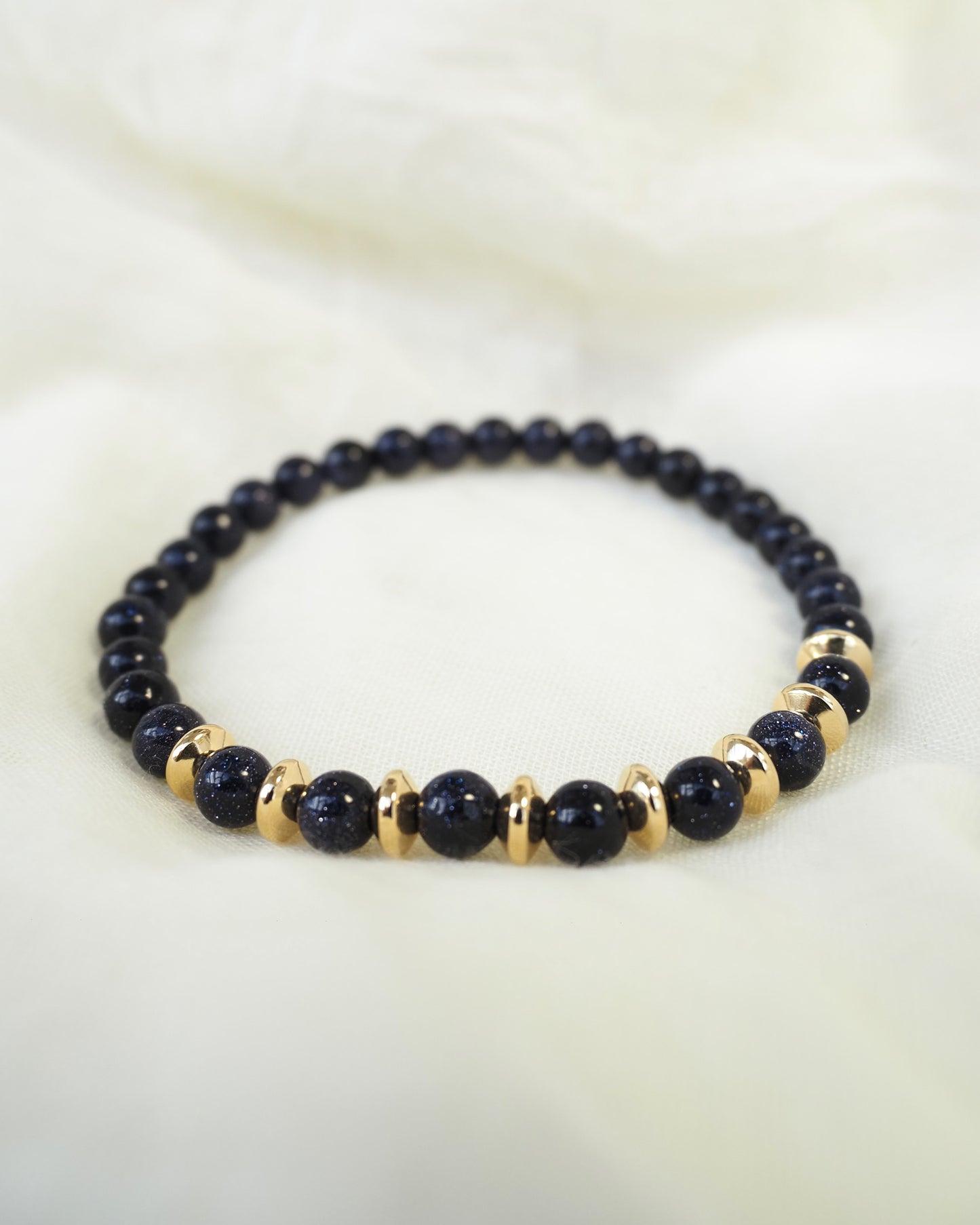 Armband OCEANE 2 / runde Perlen aus Halbedelsteinen / goldene Edelstahlperlen