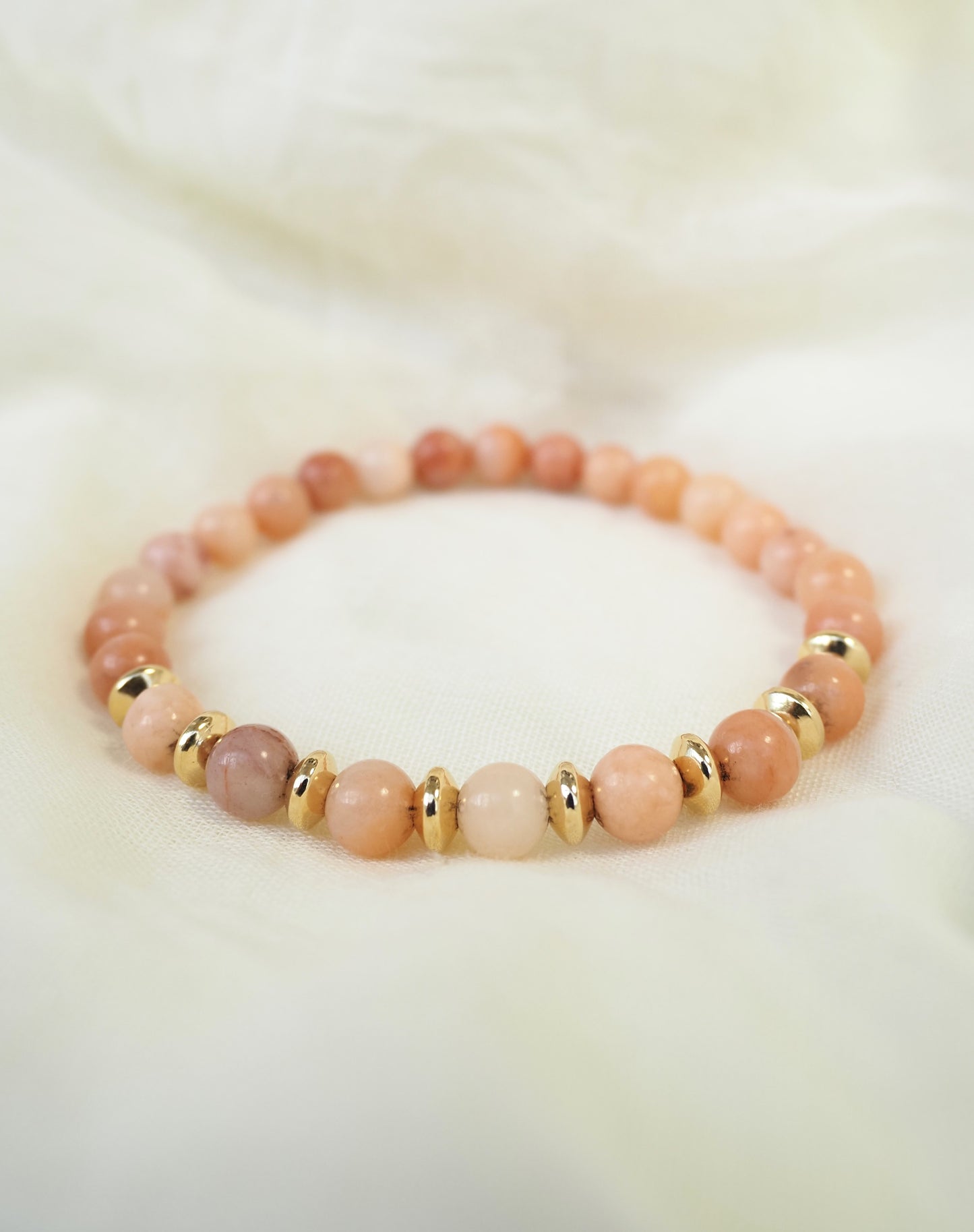 OCEANE-Armband / runde Perlen aus Halbedelsteinen / goldene Edelstahlperlen