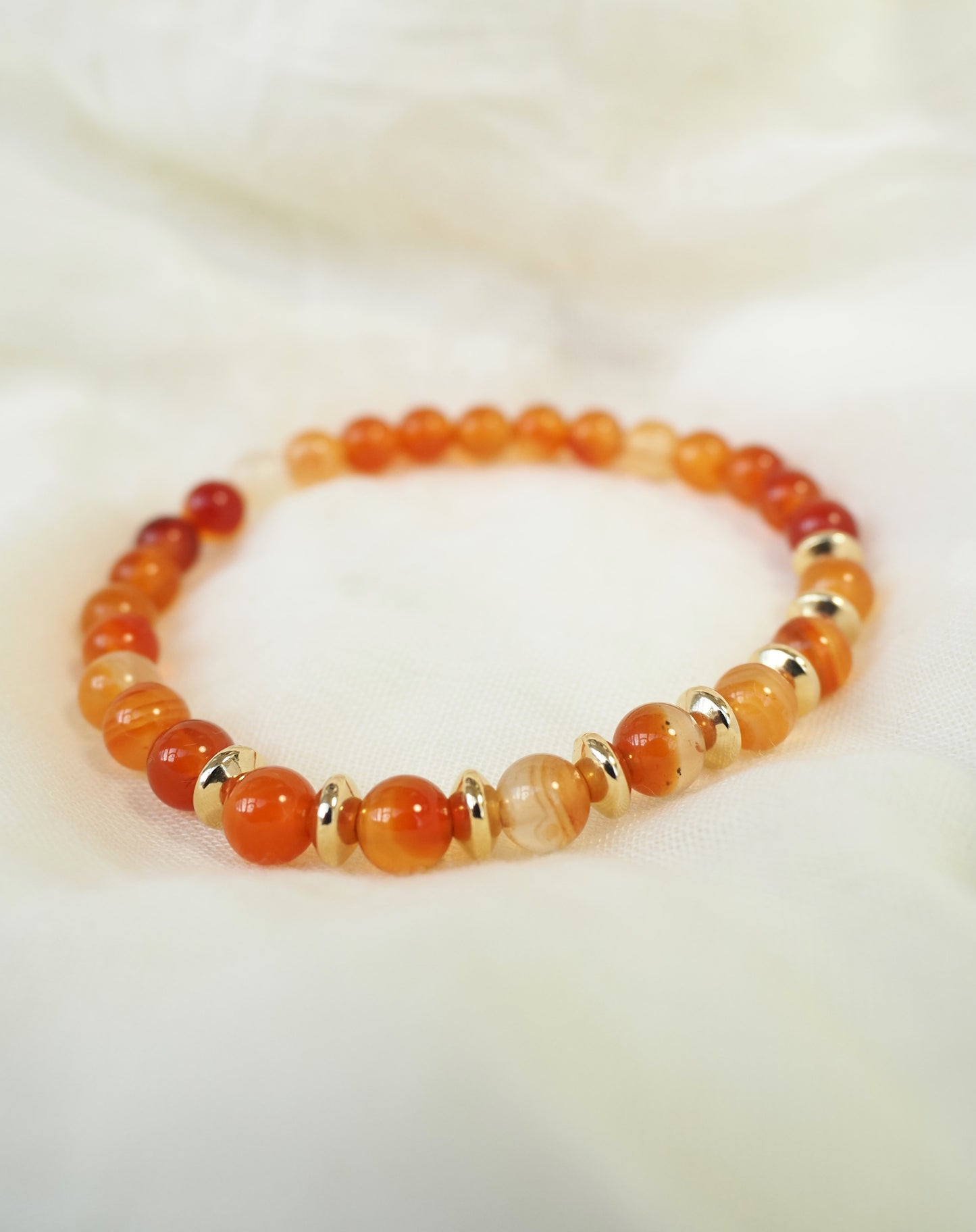 OCEANE-Armband / runde Perlen aus Halbedelsteinen / goldene Edelstahlperlen