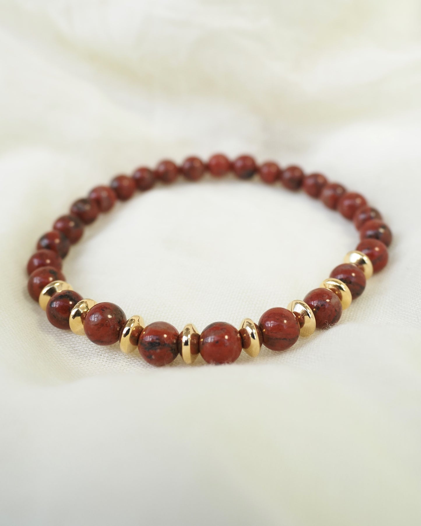 OCEANE-Armband / runde Perlen aus Halbedelsteinen / goldene Edelstahlperlen