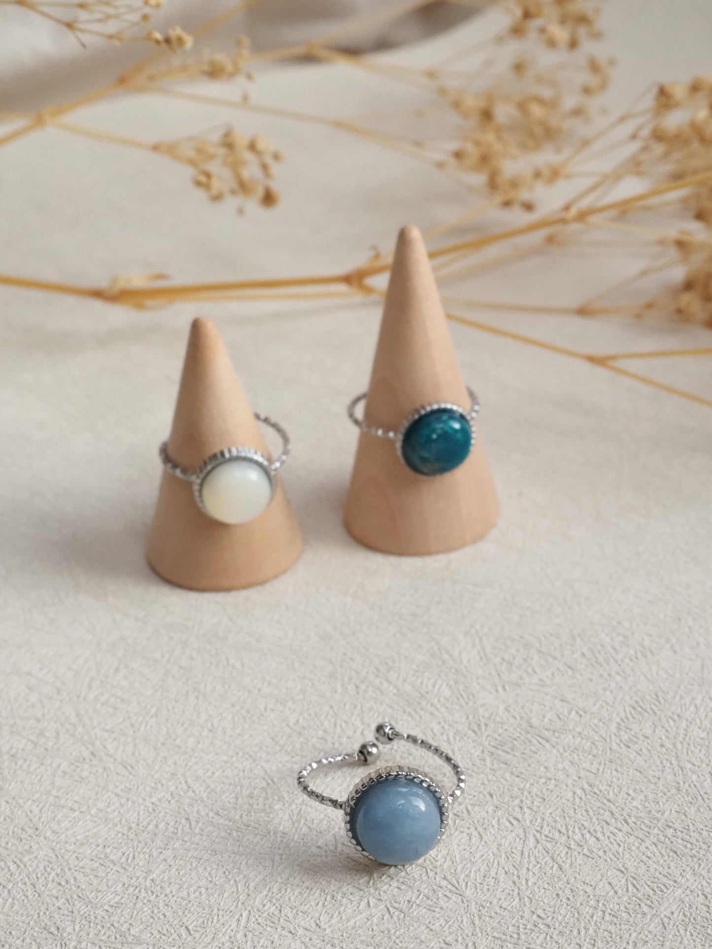 Bague ajustable FELICIE – Acier inoxydable argenté, cabochon en pierre fine ou nacre
