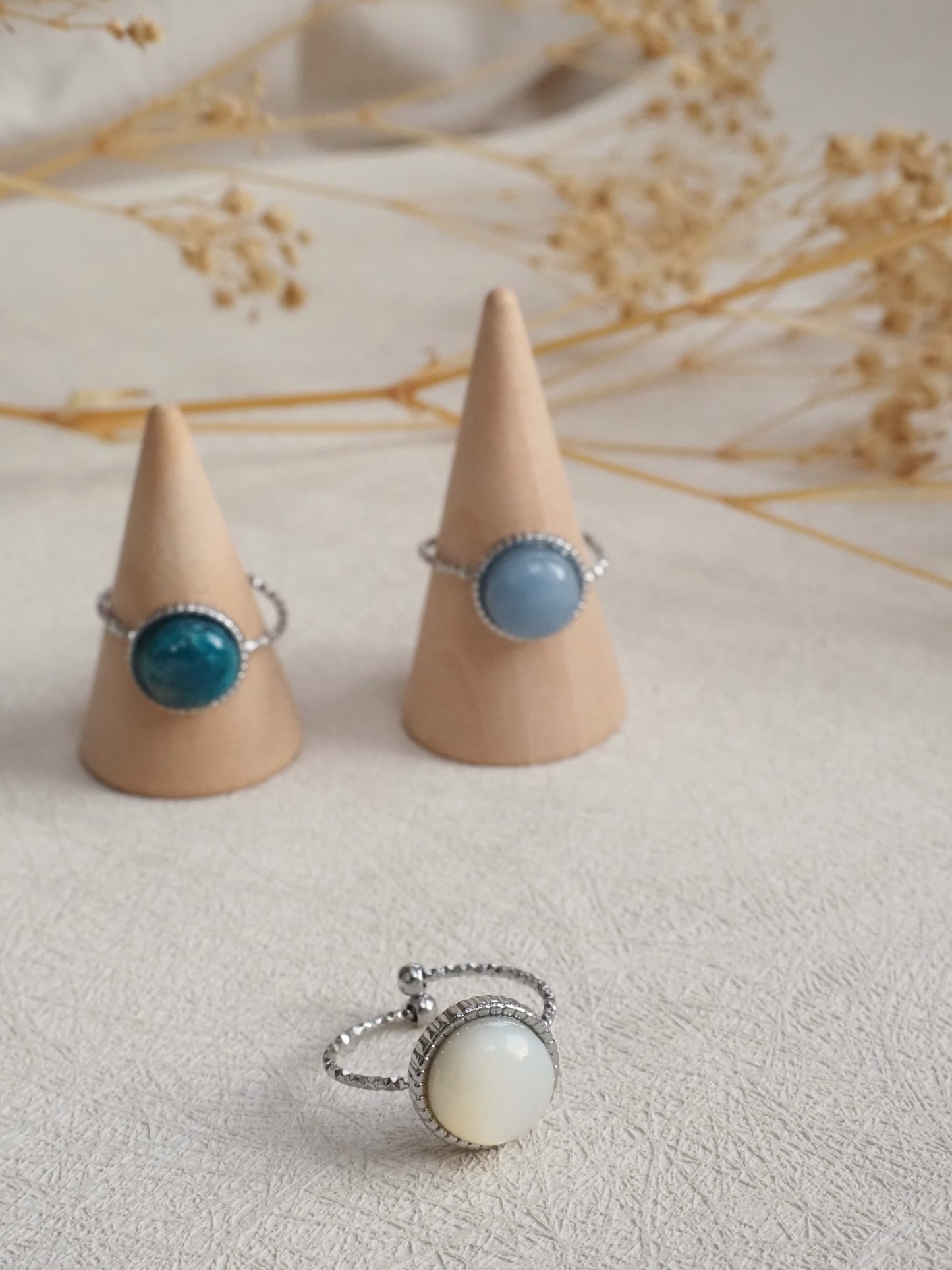 Bague ajustable FELICIE – Acier inoxydable argenté, cabochon en pierre fine ou nacre