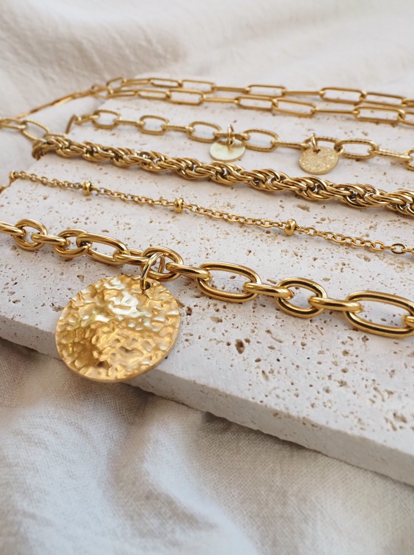 LUZA-Armband / ovale Glieder / goldener Edelstahl / Medaille