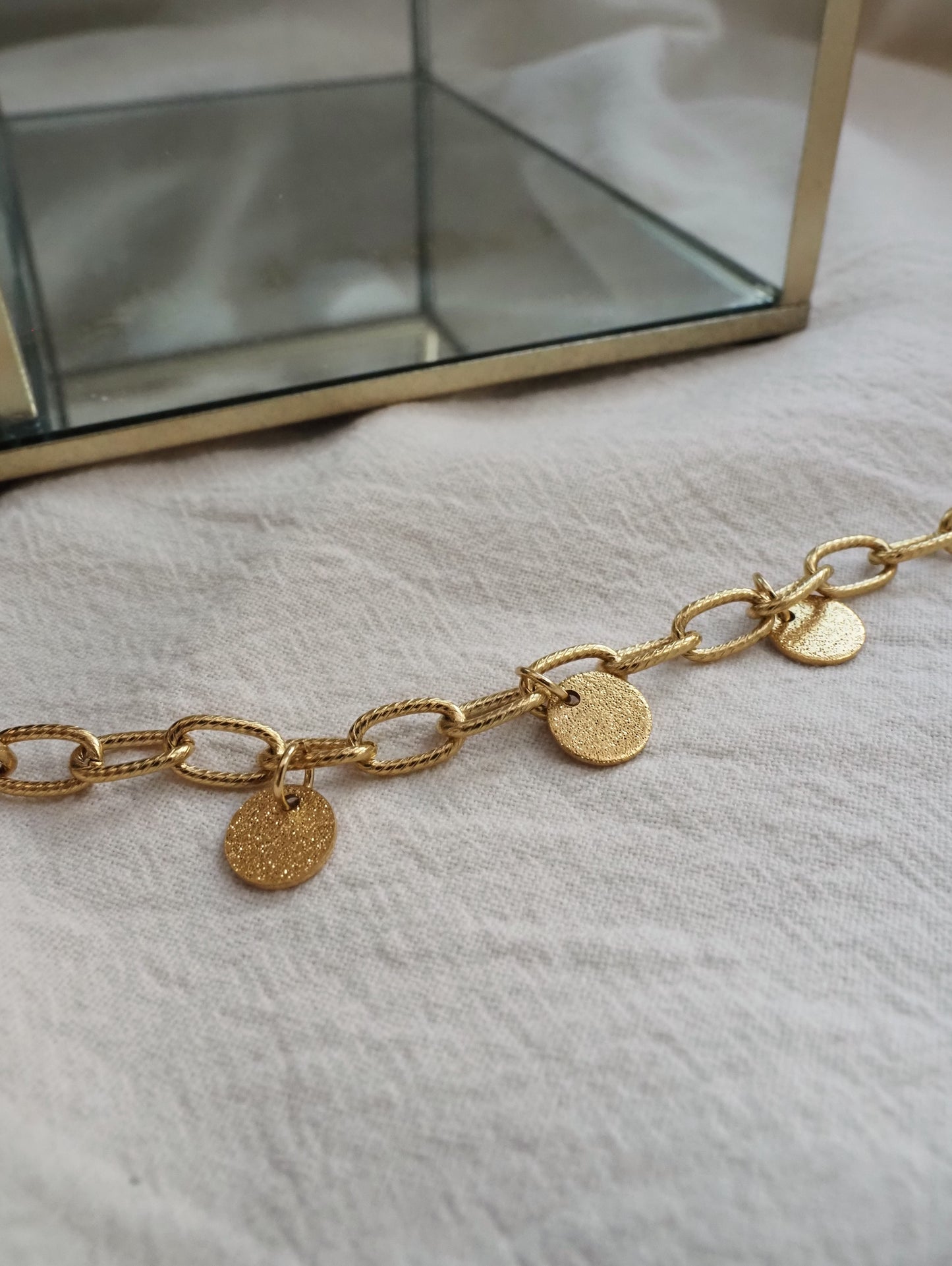 Bracelet ISABELLE / chaîne à breloques rondes / acier inoxydable doré