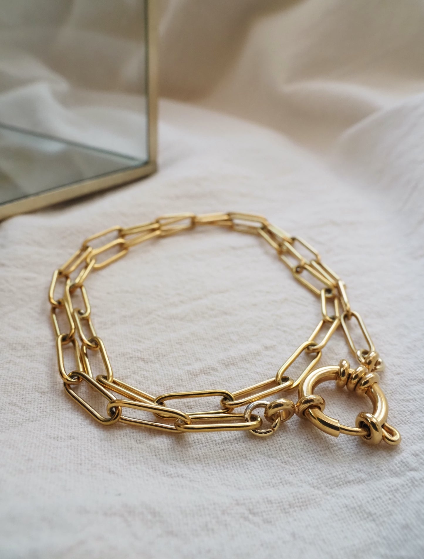 Bracelet BLANDINE / maille trombone 2 tours / fermoir bouée / acier inoxydable doré