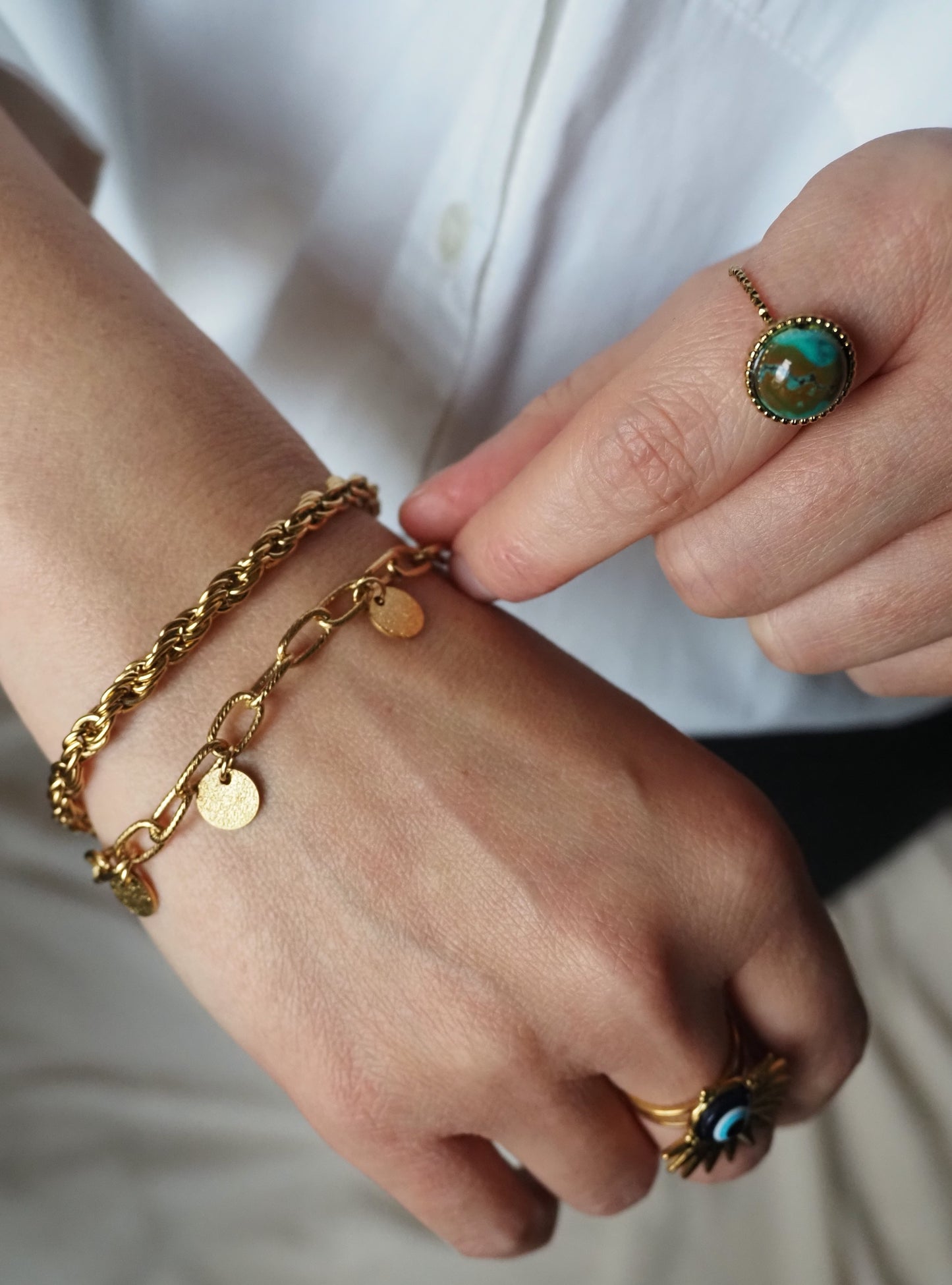 Bracelet ISABELLE / chaîne à breloques rondes / acier inoxydable doré