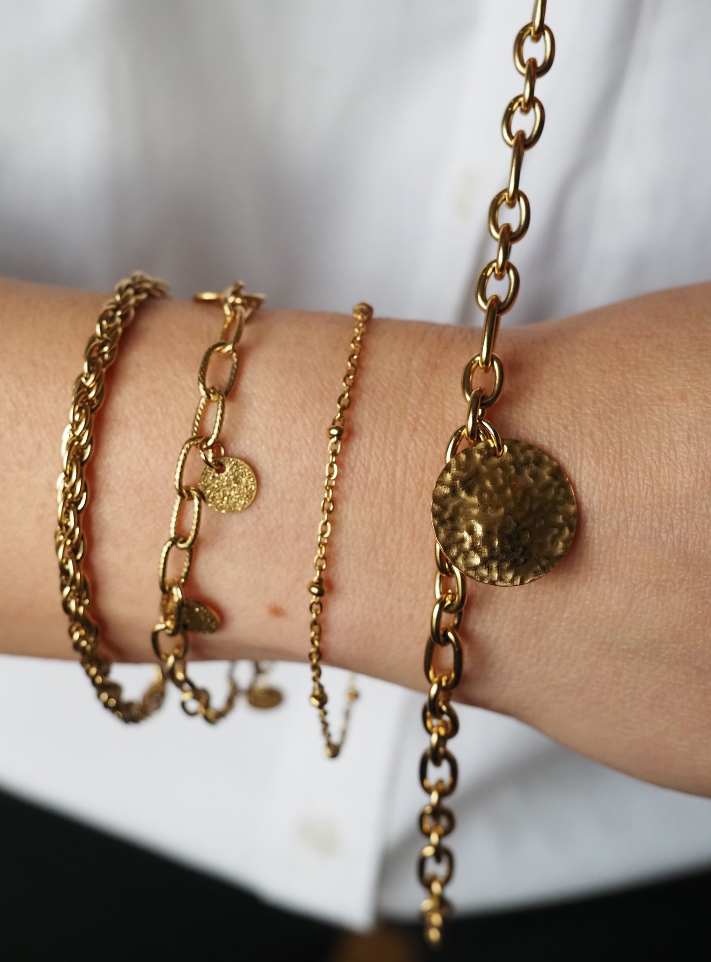 LUZA-Armband / ovale Glieder / goldener Edelstahl / Medaille