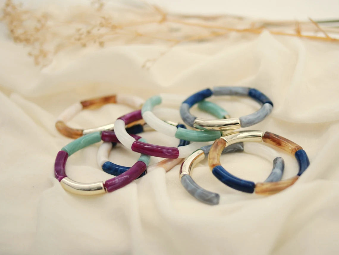 Bracelet jonc CELESTE / perles tubes en résine acrylique incurvées
