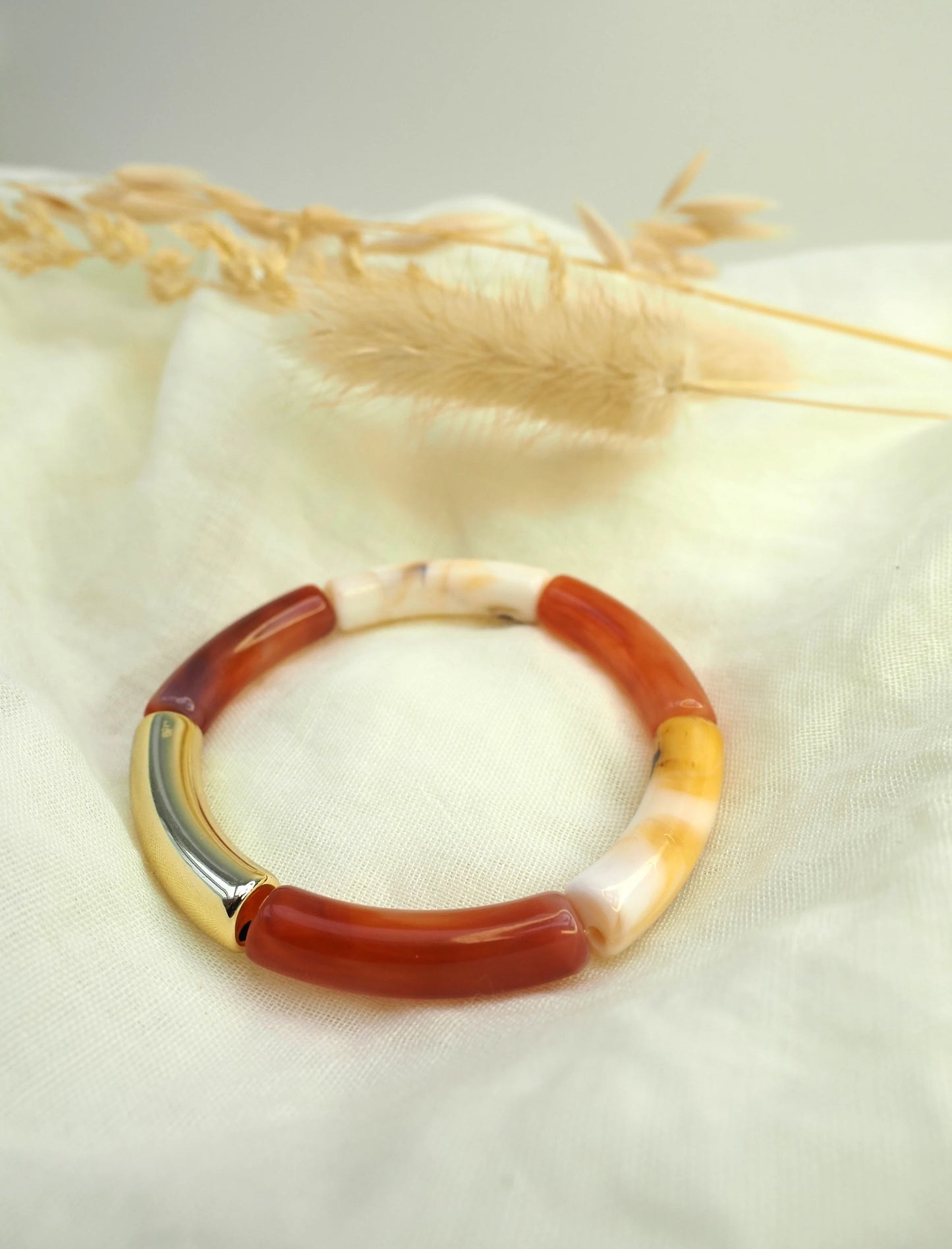 Bracelet jonc CELESTE / perles tubes en résine acrylique incurvées