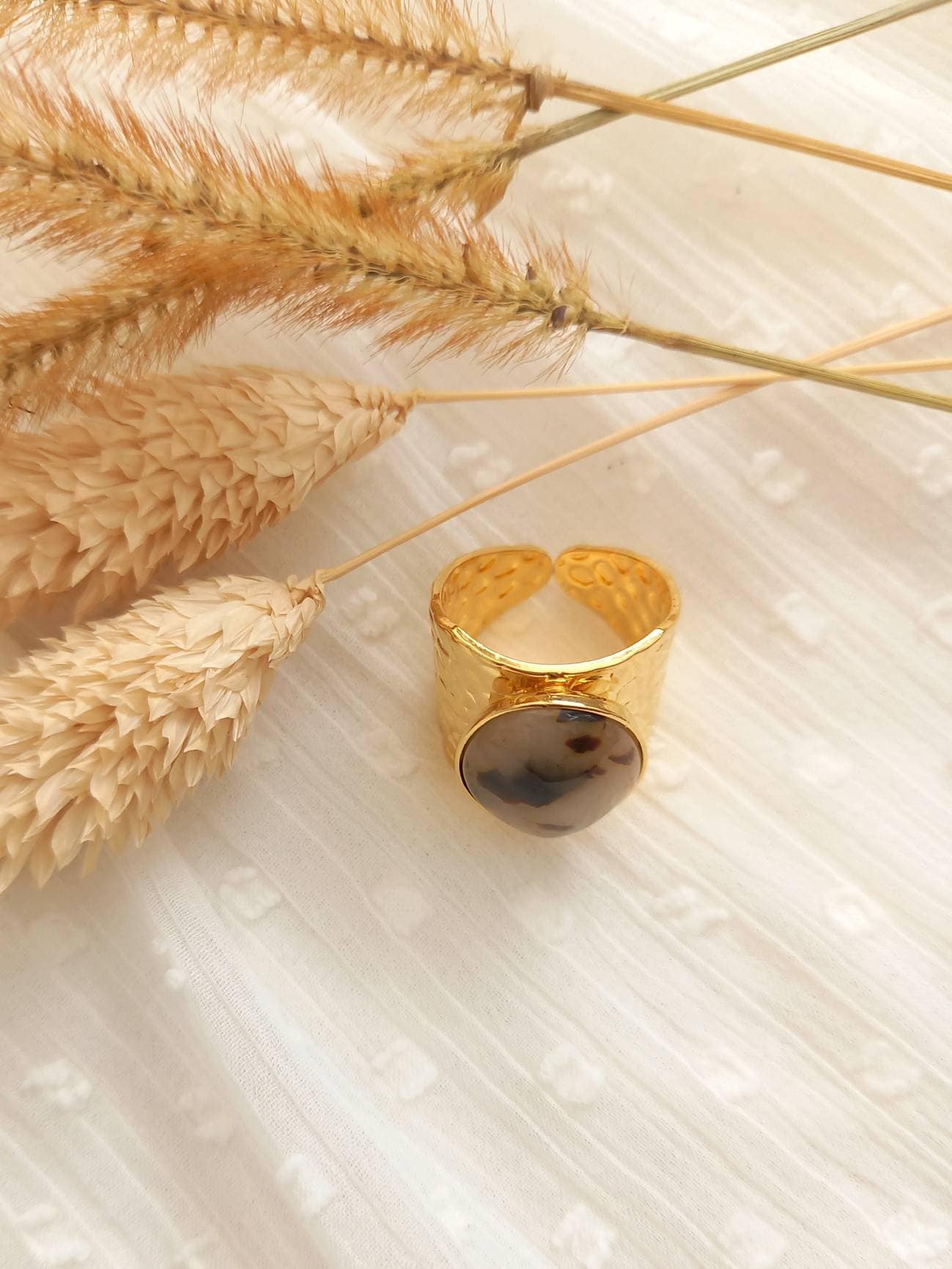 Bague ajustable BEATRICE / dorée à l'or fin / cabochon résine écaille de tortue