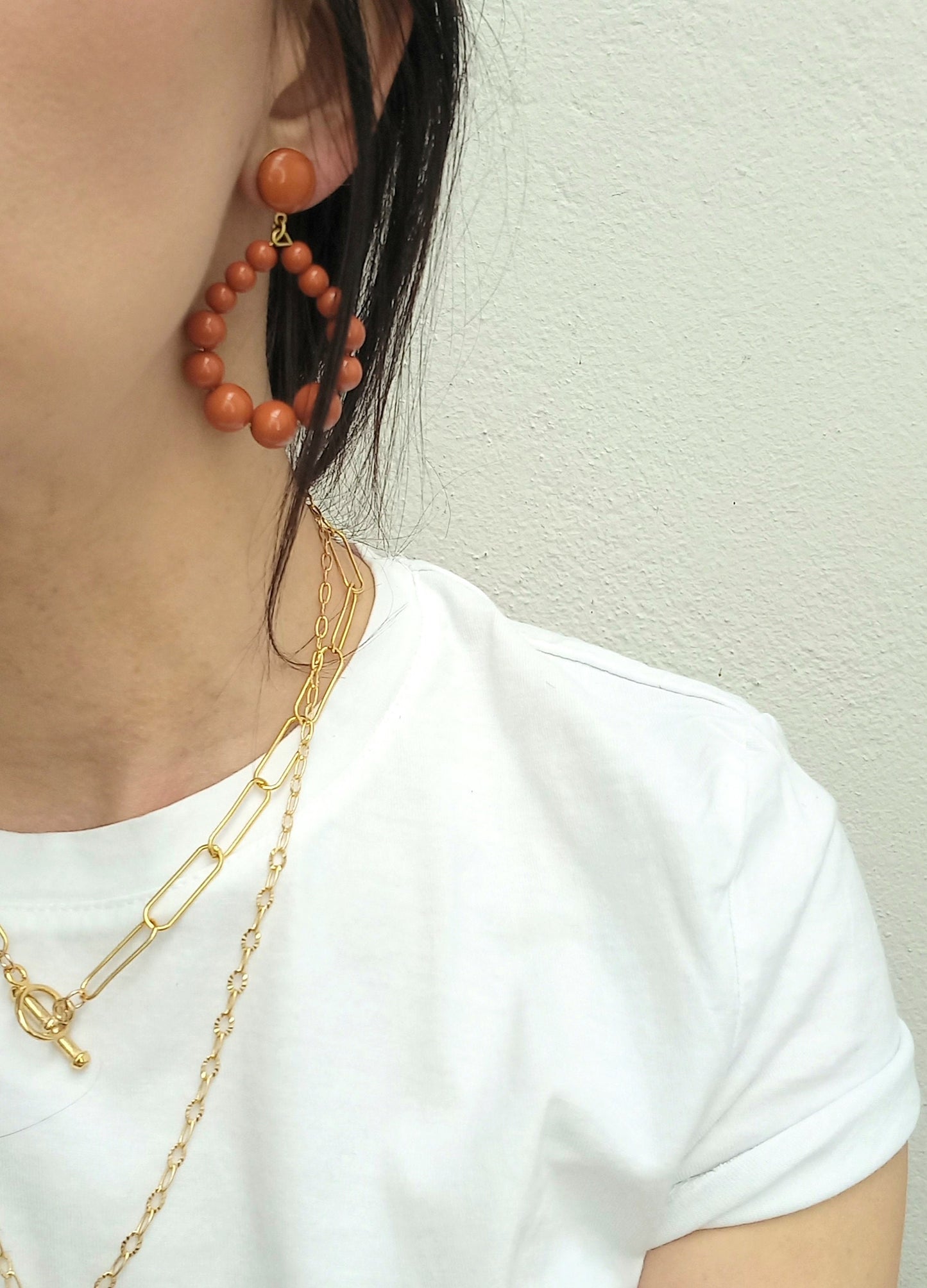 COLETTE Creolen / runde Harzperlen / Vintage-Spirit / Terrakotta