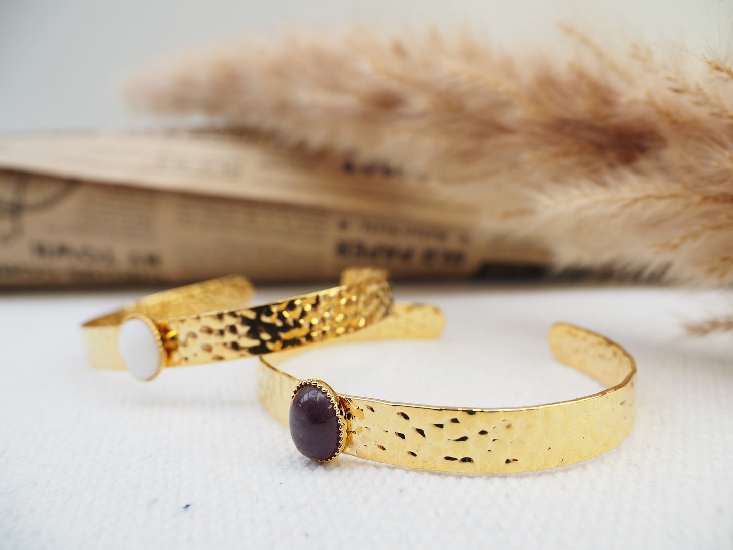 Bracelet jonc ÉLISE / laiton doré à l'or fin / pierre gemme améthyste