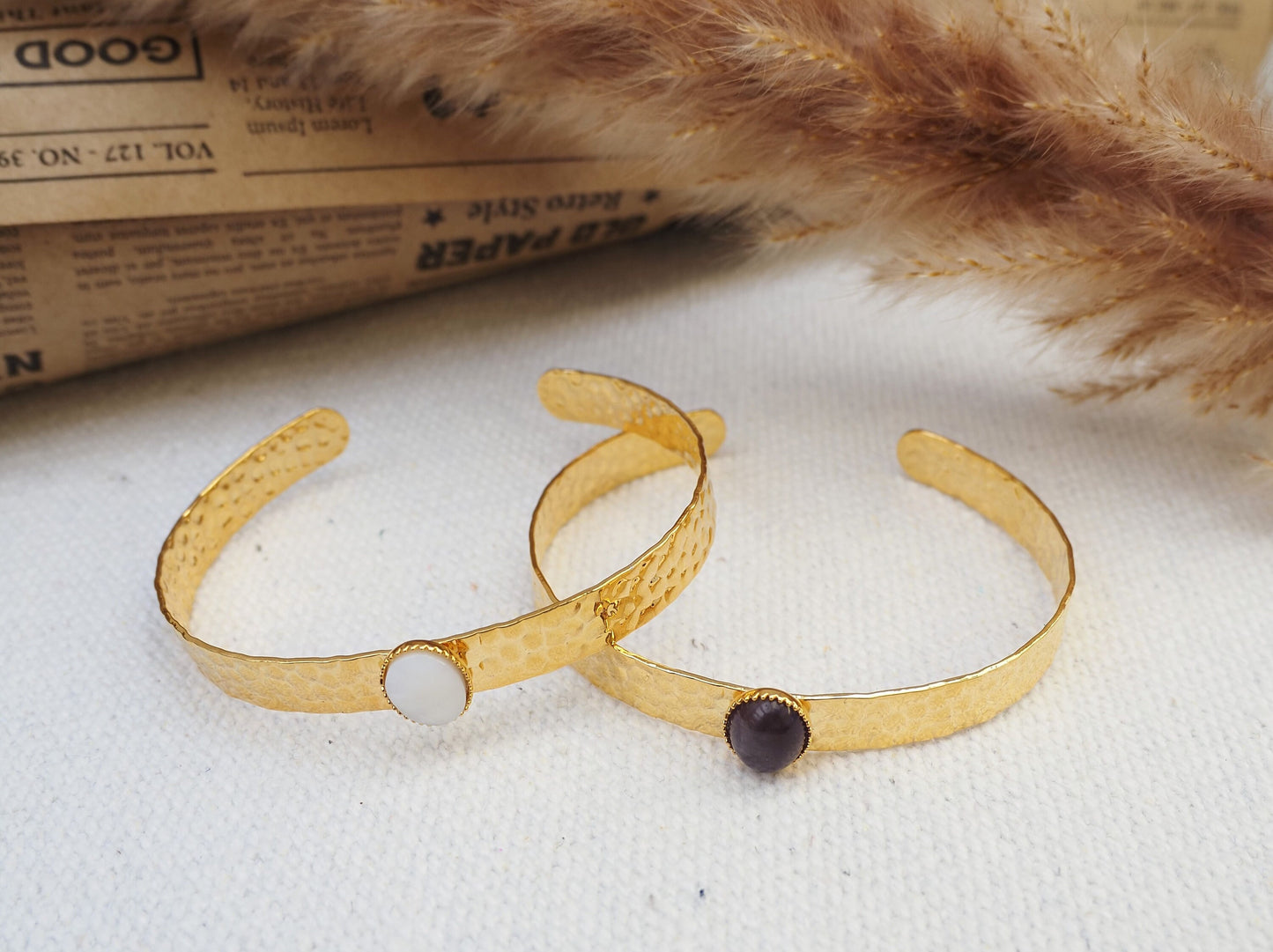 Bracelet jonc ÉLISE / laiton doré à l'or fin / pierre gemme améthyste