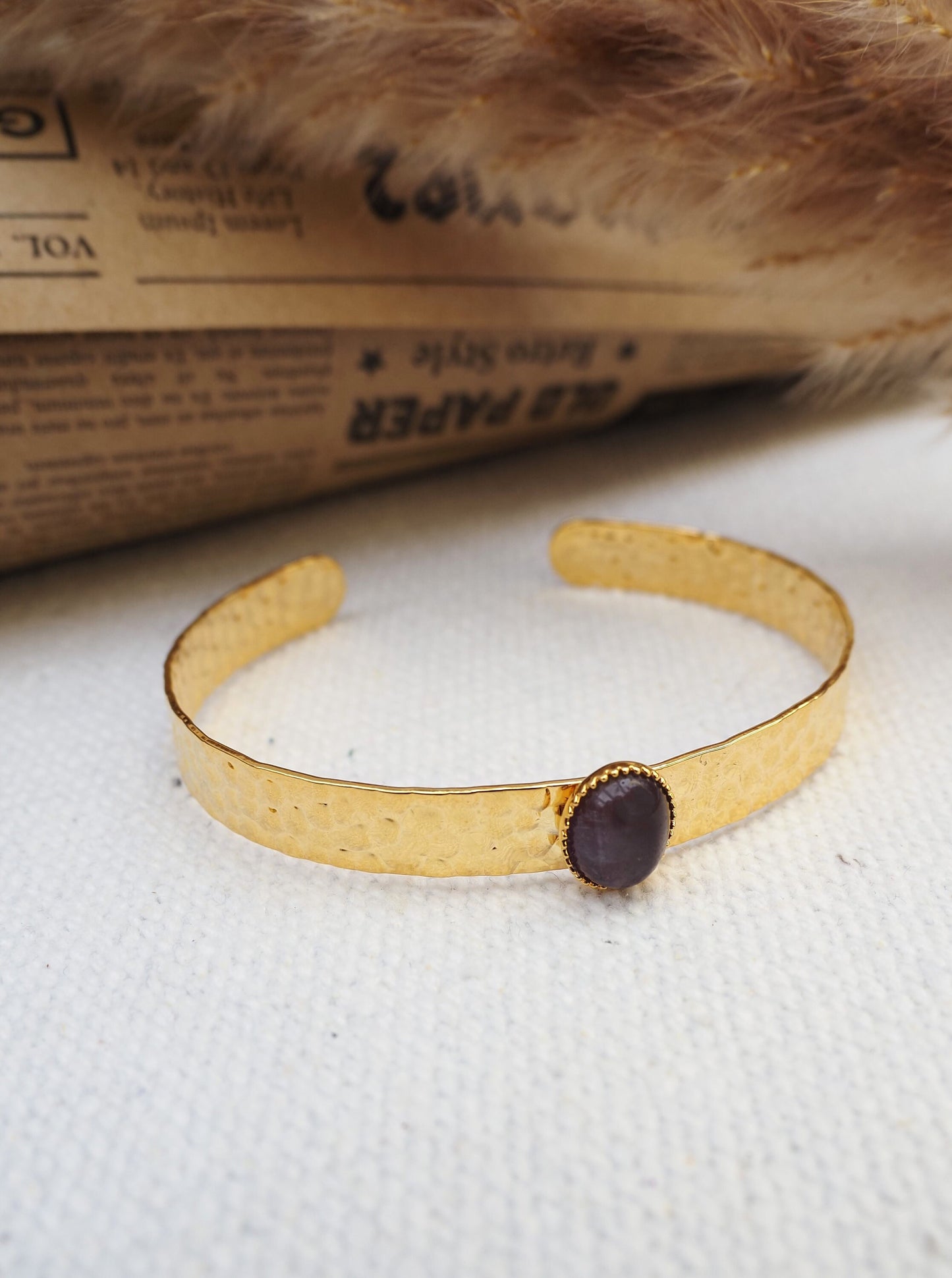 Bracelet jonc ÉLISE / laiton doré à l'or fin / pierre gemme améthyste