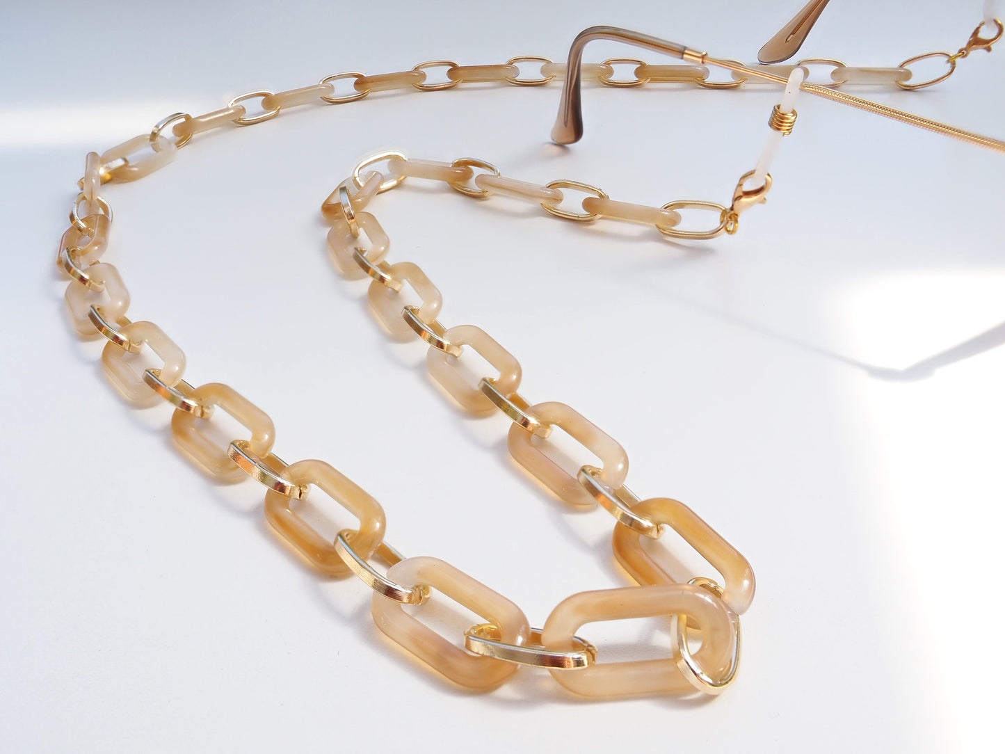 Chaîne de lunettes CALLIE / maille trombone / acétate et aluminium doré