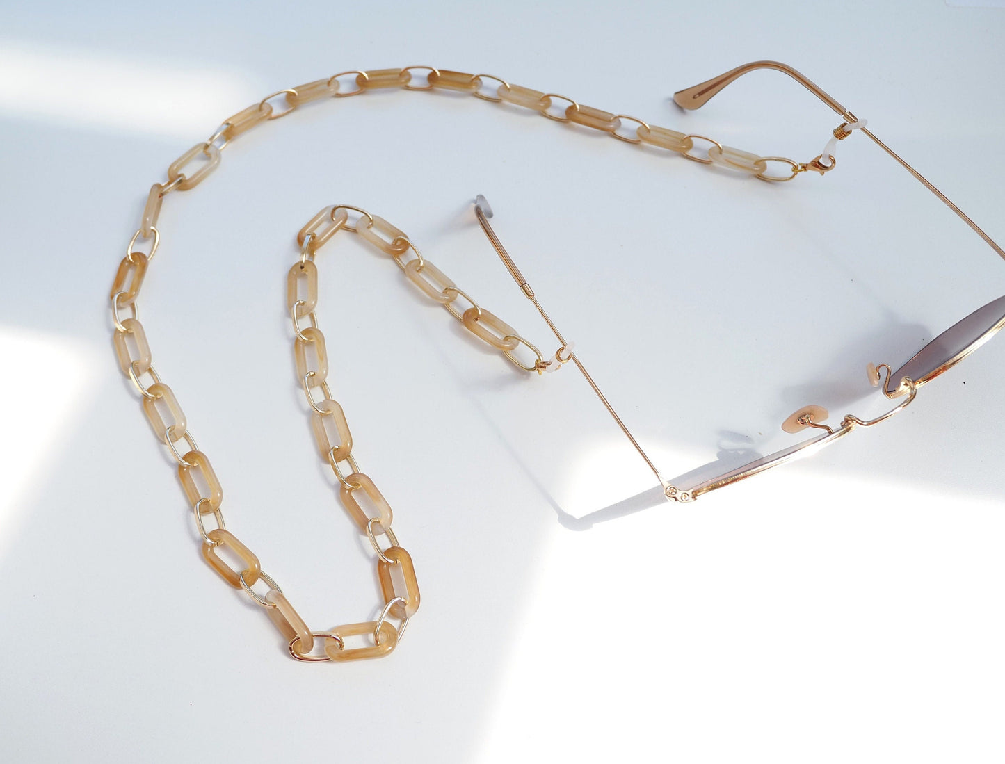 Chaîne de lunettes CALLIE / maille trombone / acétate et aluminium doré