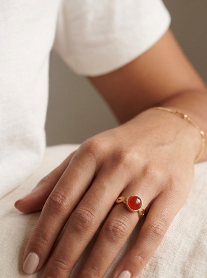 Bague ajustable ASHLEY - Acier inoxydable doré tressé et pierre fine cornaline