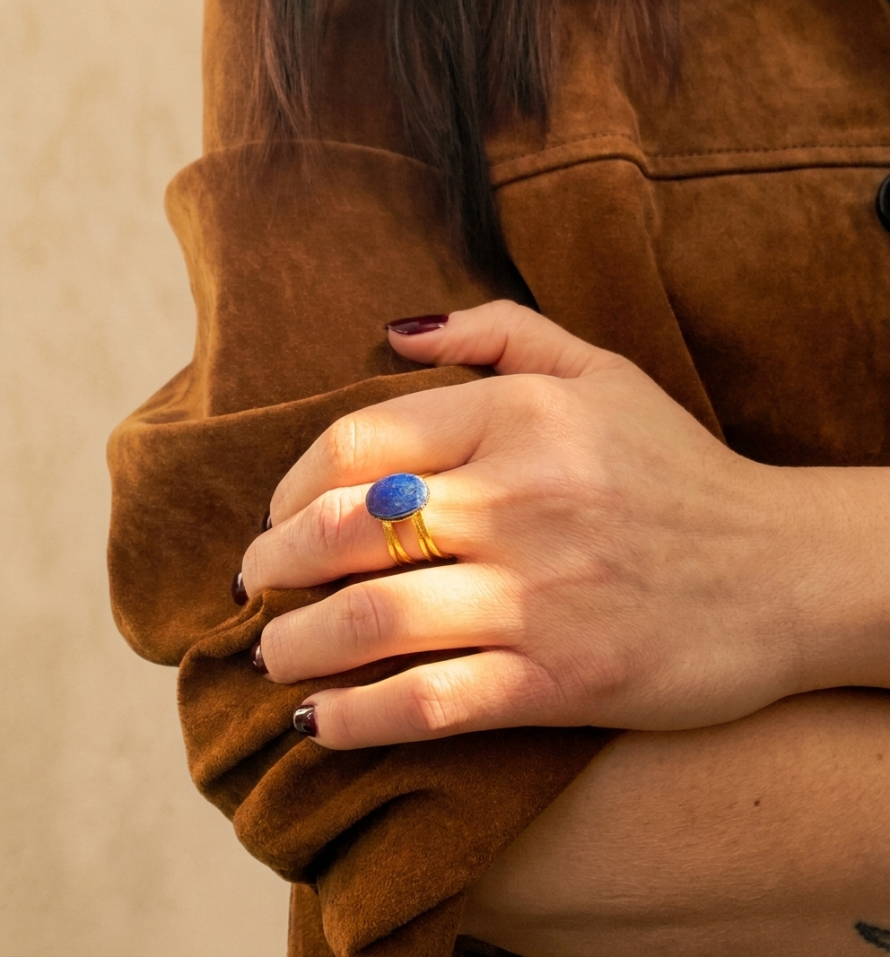 Bague ajustable GINETTE – Acier inoxydable doré et Lapis Lazuli