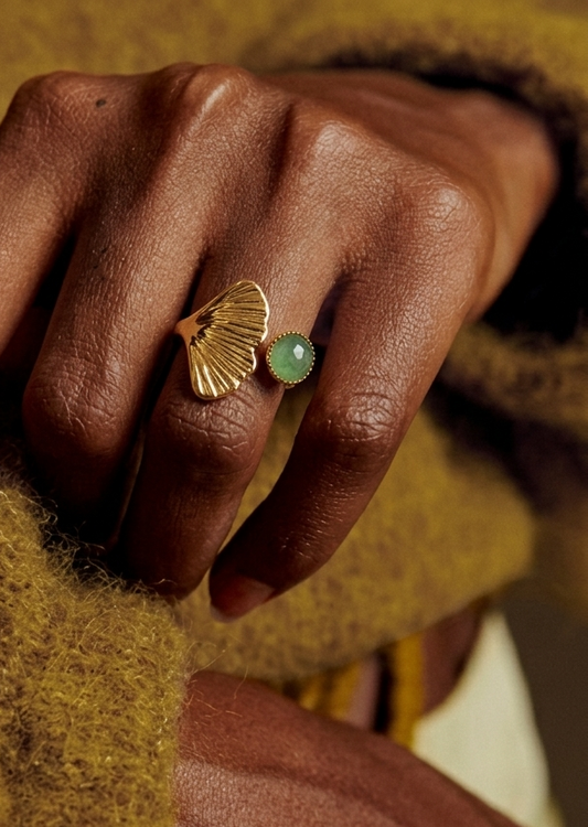 Bague ajustable SALOME - Feuille de Ginkgo acier inoxydable doré et pierre fine