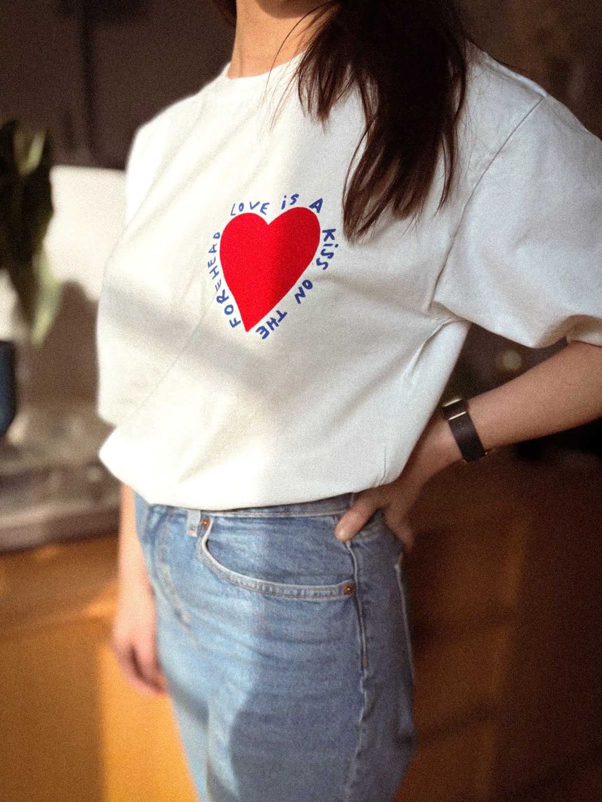 T-shirt Oversize Blanc - Love is a Kiss - Cœur Rouge