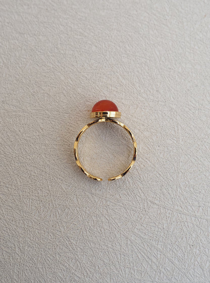 Bague ajustable ASHLEY - Acier inoxydable doré tressé et pierre fine cornaline